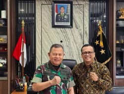 Agus Mujayanto dan Kapusziad Mayjen TNI Budi Hariswanto Bahas Kepemimpinan Berbasis Nilai Budaya dan Keteladanan.