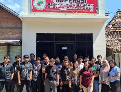 Aktivis Kebudayaan Agus Mujayanto Silaturahmi ke Koperasi BKS di Desa Wotan