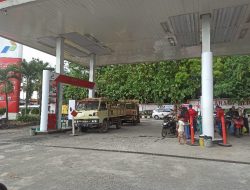 Antrean Panjang di SPBU Sukolilo Terjadi Hampir Setiap Hari, Ada Apa ?.