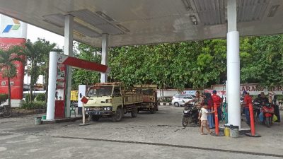 Antrean Panjang di SPBU Sukolilo Terjadi Hampir Setiap Hari, Ada Apa ?.
