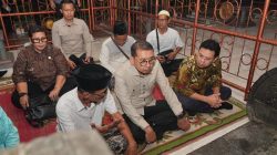 Menteri Kebudayaan Fadli Zon Ziarah Malam Hari di Kompleks Makam Tokoh Sejarah Demak